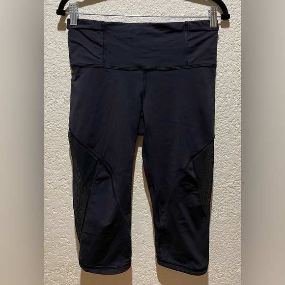 Lululemon Gear Up Crop 17” Black Mesh Details Leggings Size 8 - Picture 3 of 13